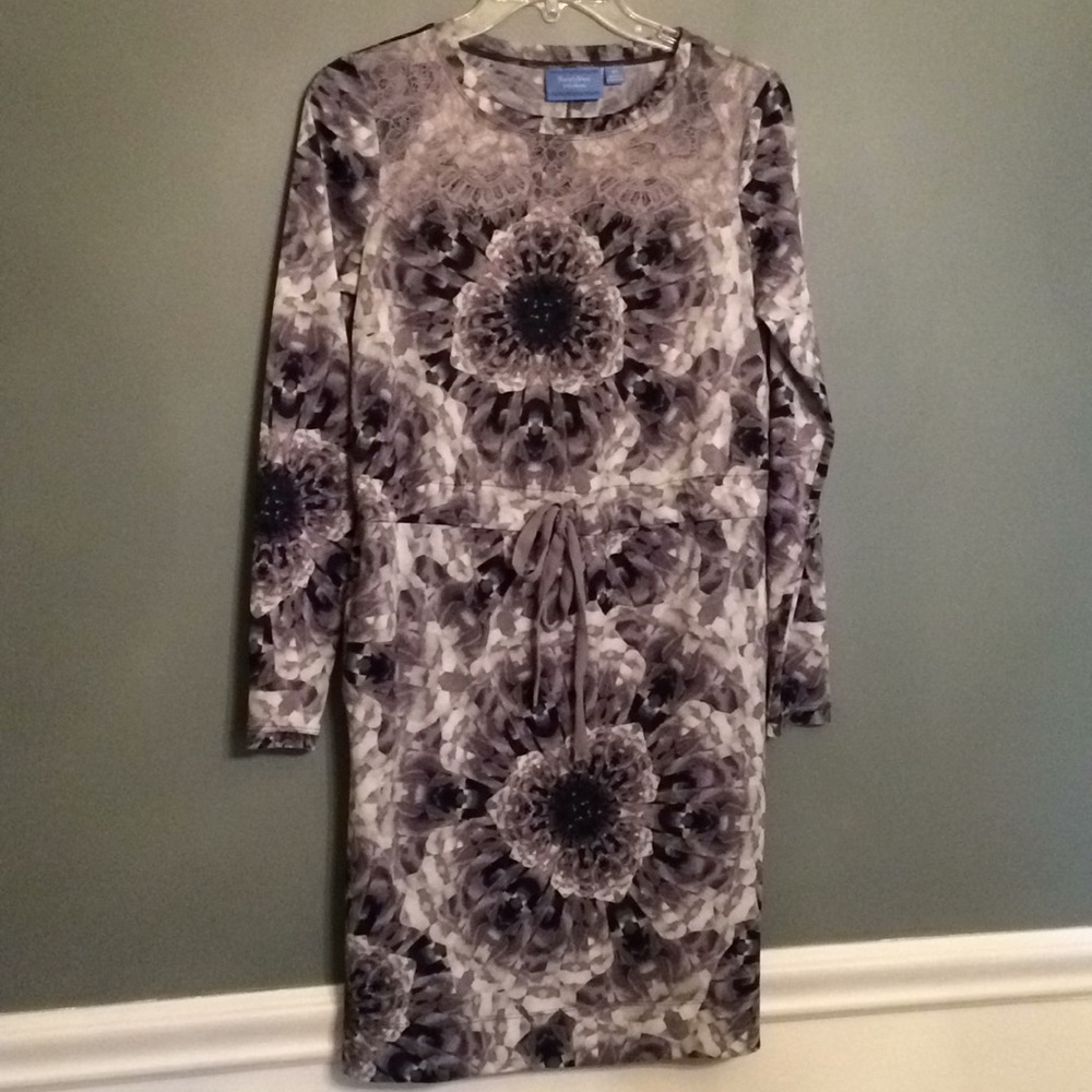 Simply Vera Tie Waist Long Sleeve Dress